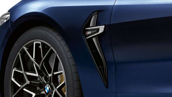 Skrzela M w błyszczącym chromie.