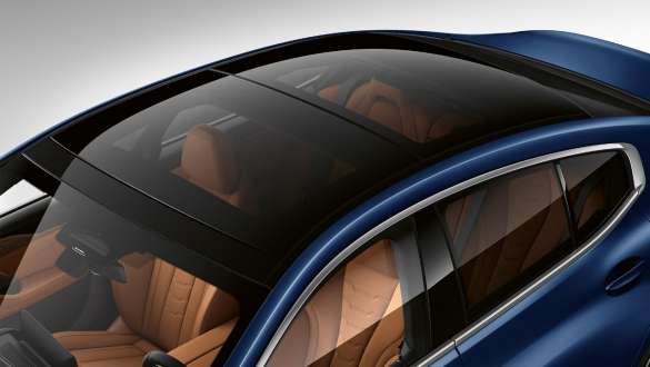 Szklany dach panoramiczny.